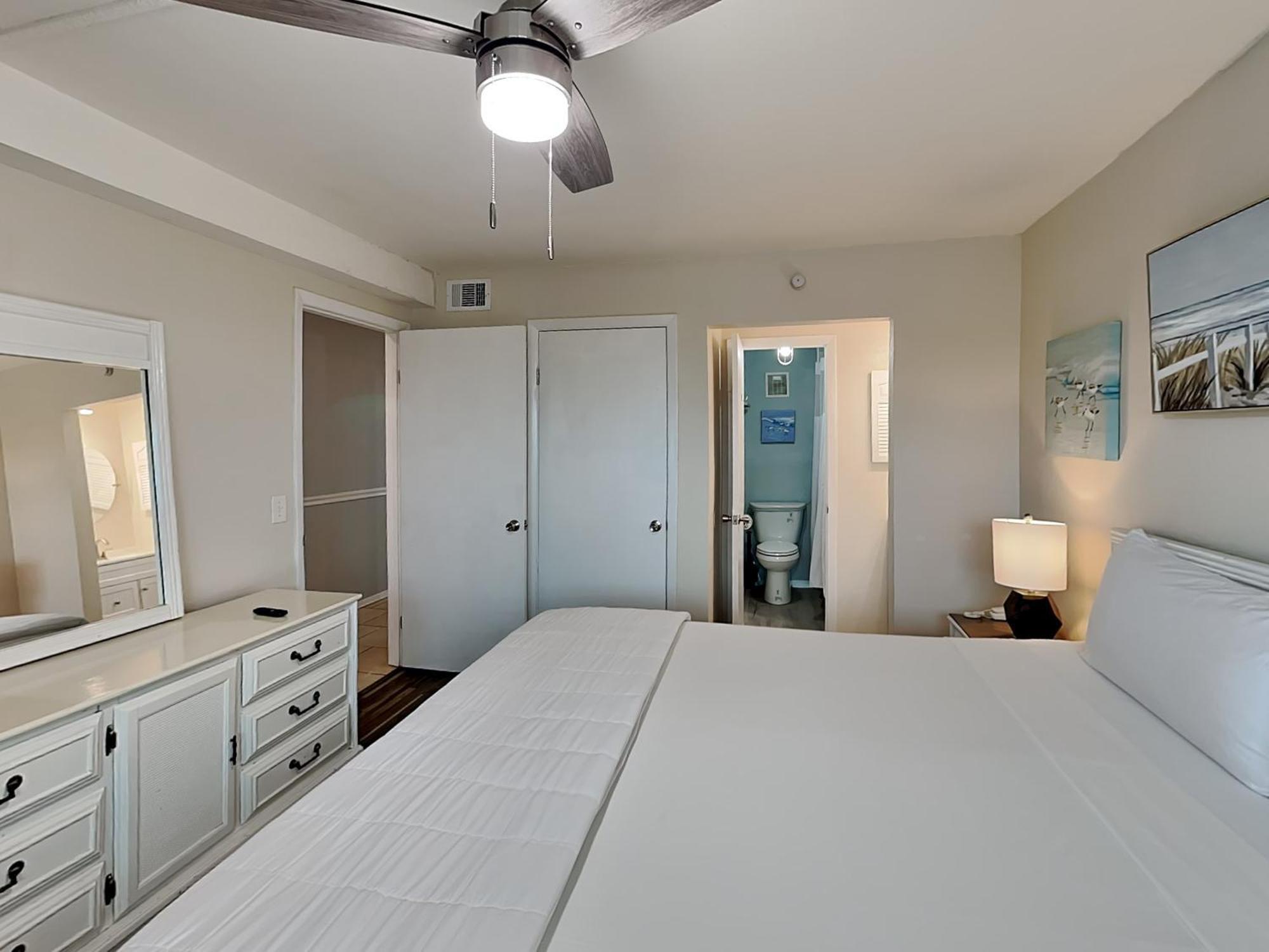 Summit 1230 Apartment